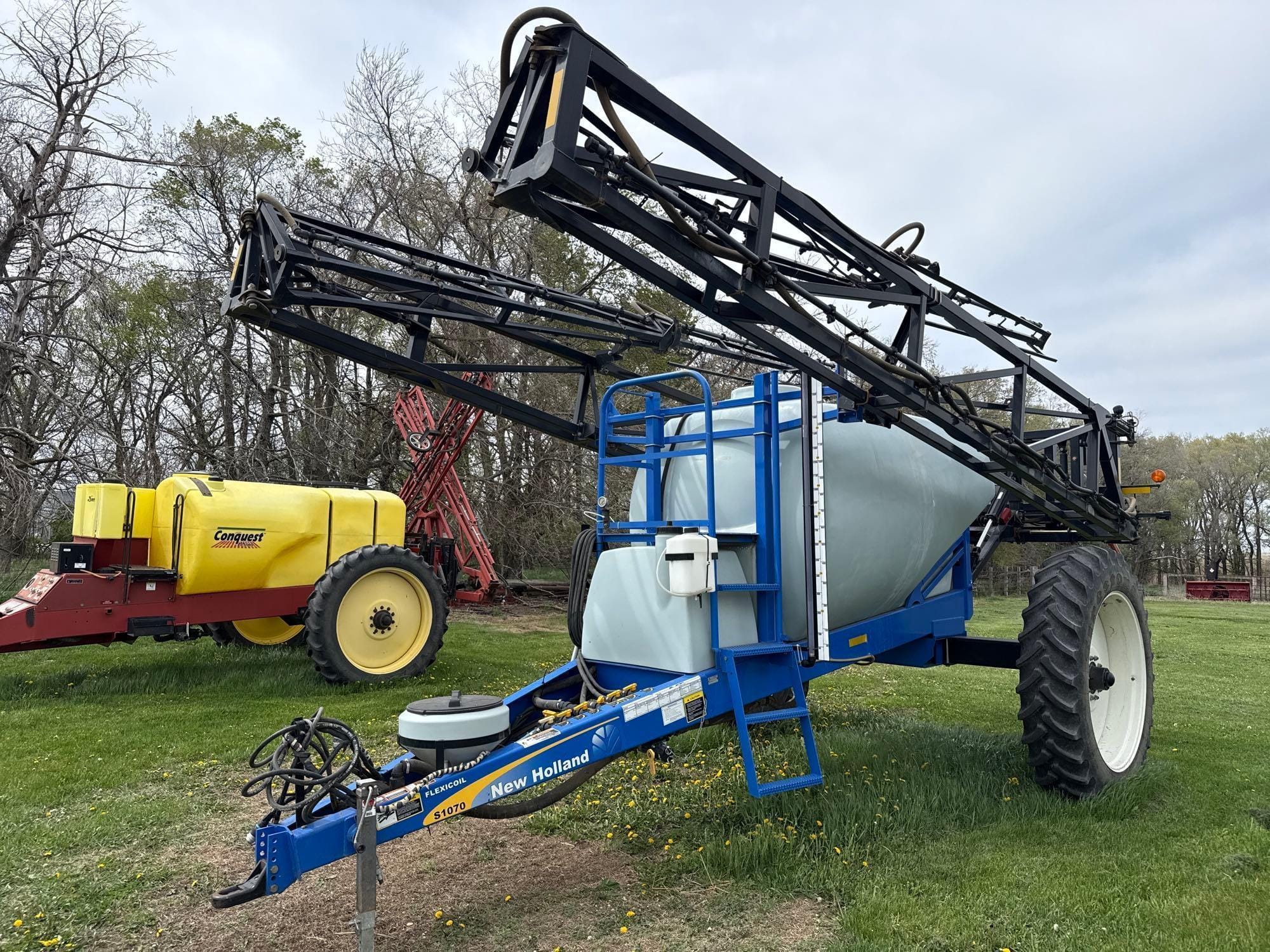 New Holland S1070 Equipment Image0