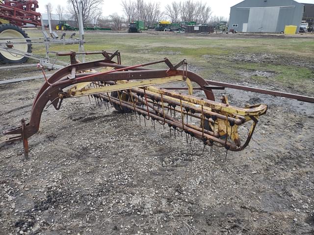 Image of New Holland 258 equipment image 2