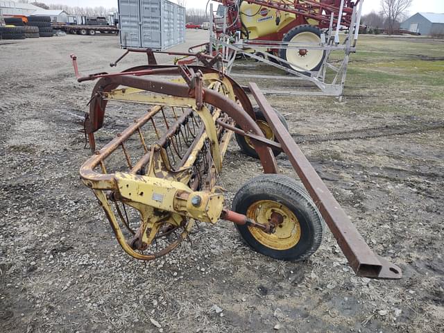 Image of New Holland 258 equipment image 3