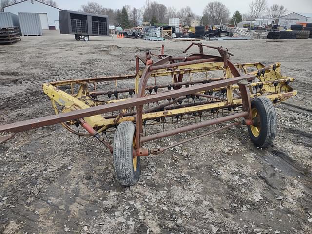 Image of New Holland 258 equipment image 4