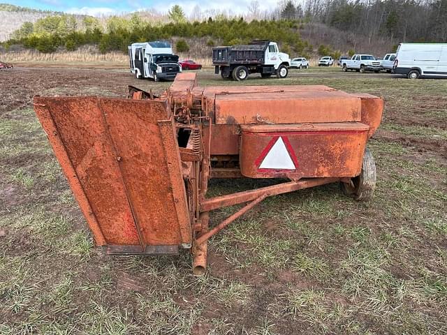 Image of New Holland 268 equipment image 3