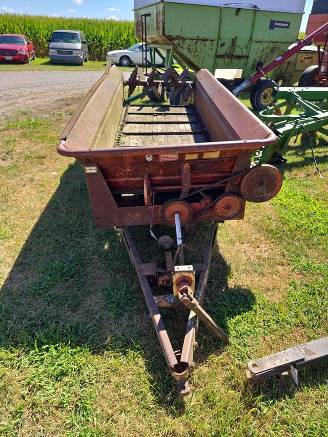 Image of New Holland 328 equipment image 1