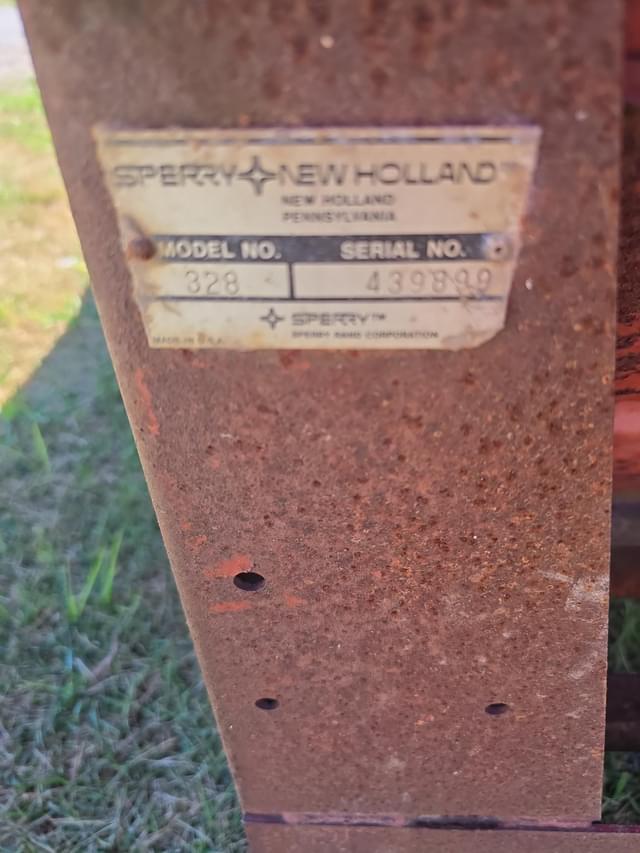 Image of New Holland 328 equipment image 4