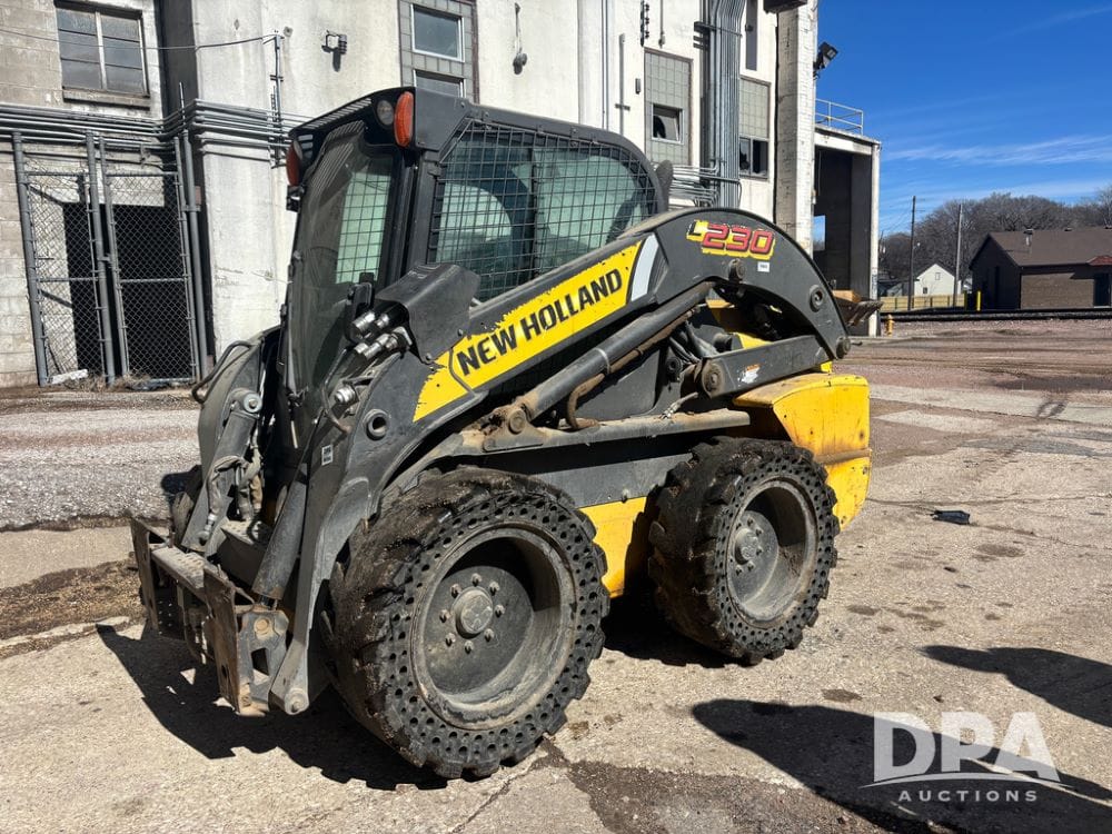 2012 New Holland L230 Equipment Image0