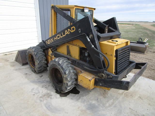 Image of New Holland L553 equipment image 3