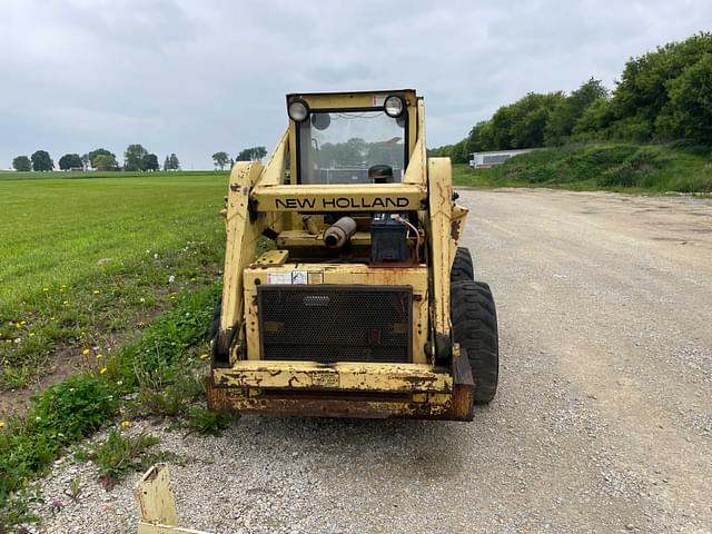 Image of New Holland L35 equipment image 3