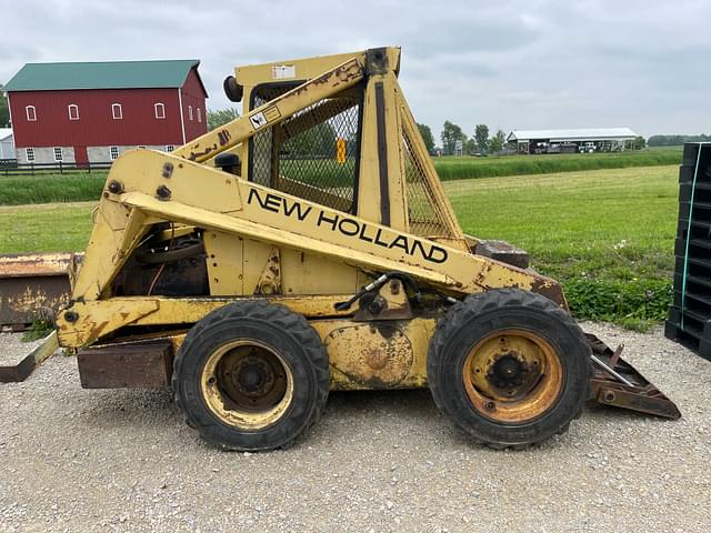 Image of New Holland L35 equipment image 1