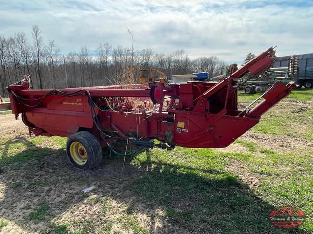 Image of New Holland 311 equipment image 3