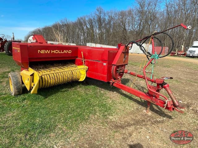 Image of New Holland 311 equipment image 2
