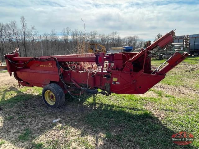 Image of New Holland Hayliner 311 equipment image 3