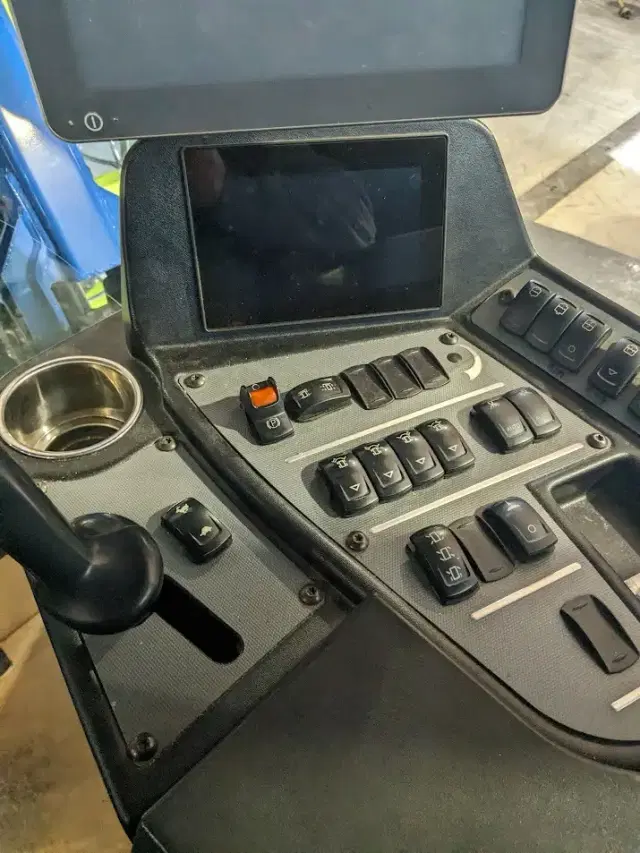 Image of New Holland SP.300F equipment image 4