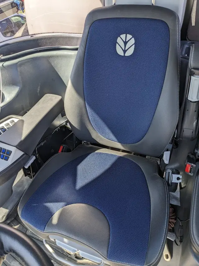 Image of New Holland SP310F equipment image 4