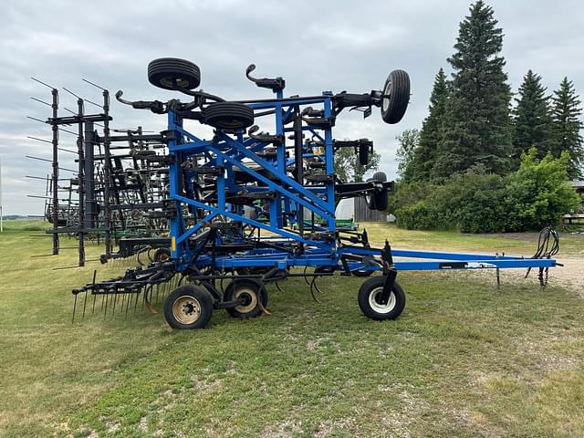 Image of New Holland ST830 equipment image 3