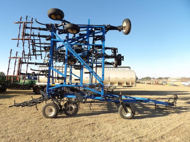 Image of New Holland ST830 equipment image 1