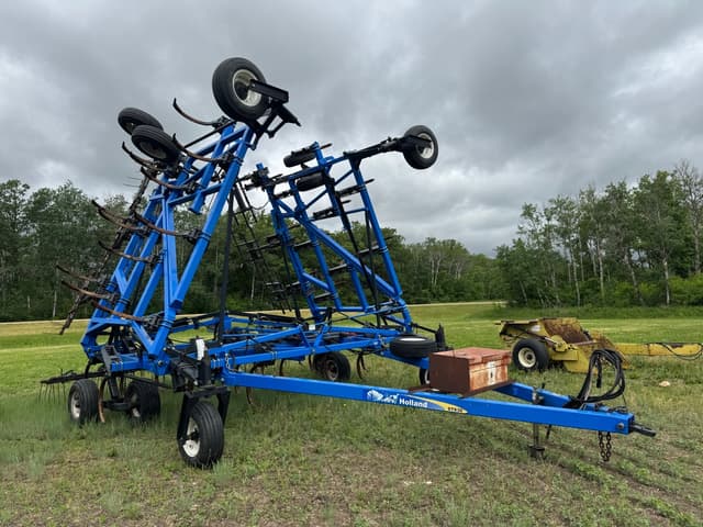 Image of New Holland ST830 equipment image 1