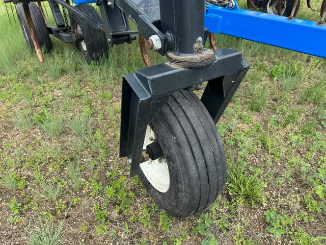 Image of New Holland ST830 equipment image 3