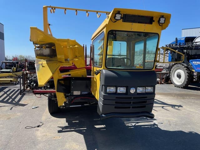 Image of New Holland Stack Cruiser 102 equipment image 2