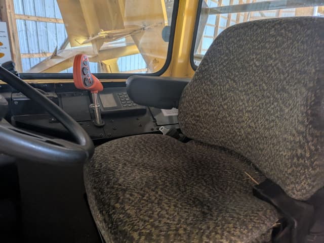 Image of New Holland Stack Cruiser 102 equipment image 4