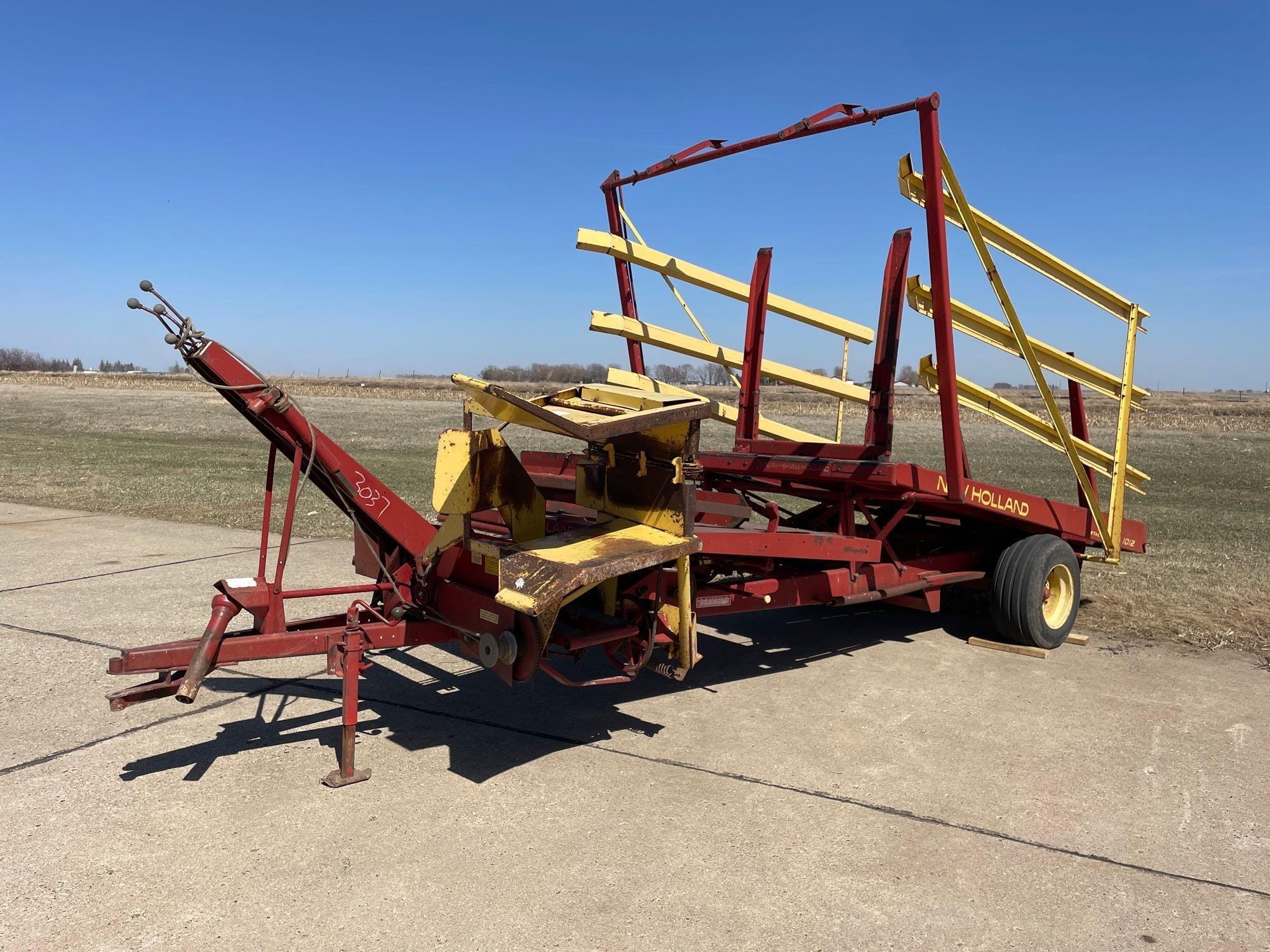 Main image New Holland 1012