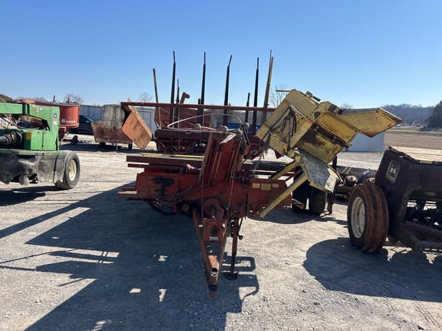 Image of New Holland 1032 equipment image 1