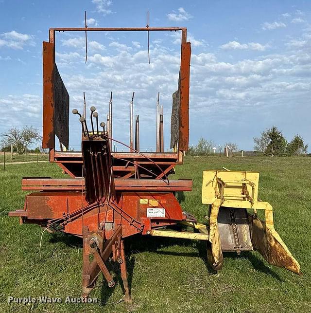 Image of New Holland 1032 equipment image 1
