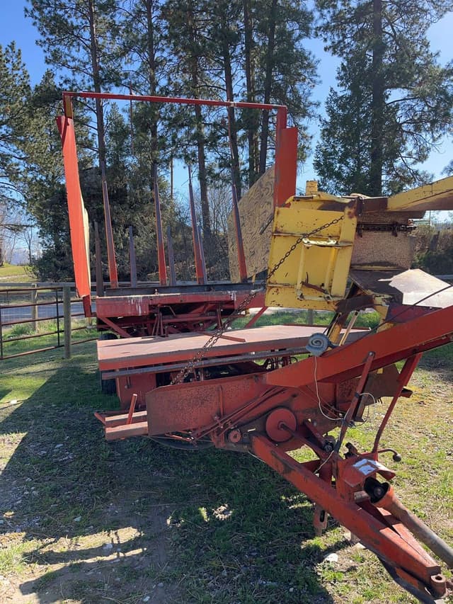 Image of New Holland 1032 equipment image 2