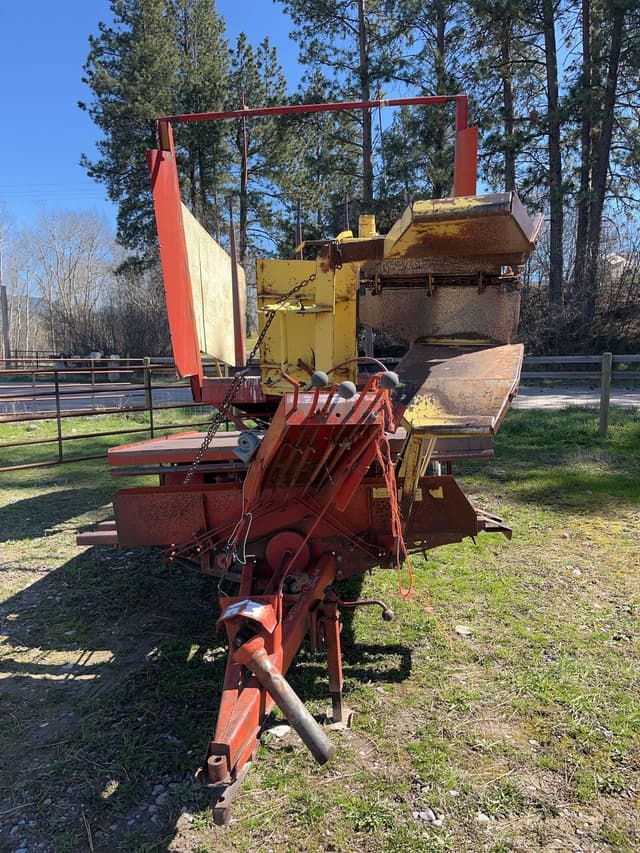 Image of New Holland 1032 equipment image 1