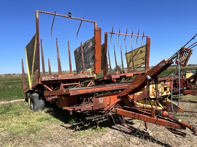 Image of New Holland 1032 equipment image 2