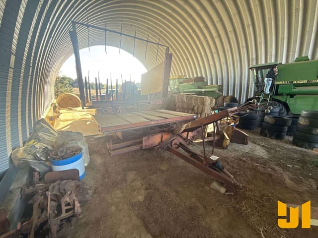 Image of New Holland 1033 equipment image 2