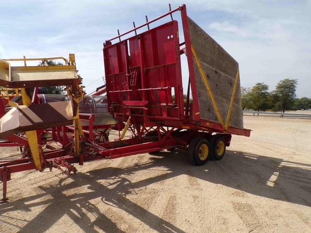 Image of New Holland Stackliner 1034 equipment image 3