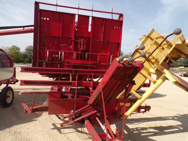 Image of New Holland Stackliner 1034 equipment image 2