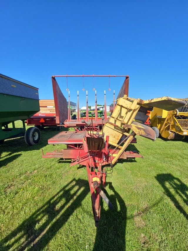 Image of New Holland Stackliner 1034 equipment image 1