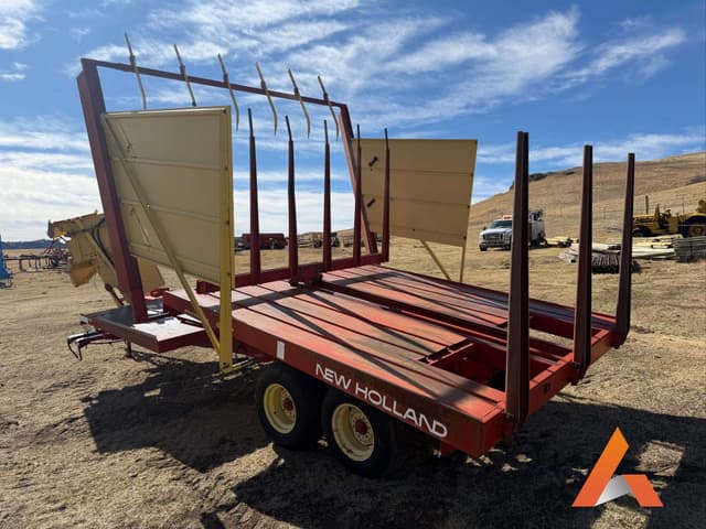 Image of New Holland Stackliner 1037 equipment image 2