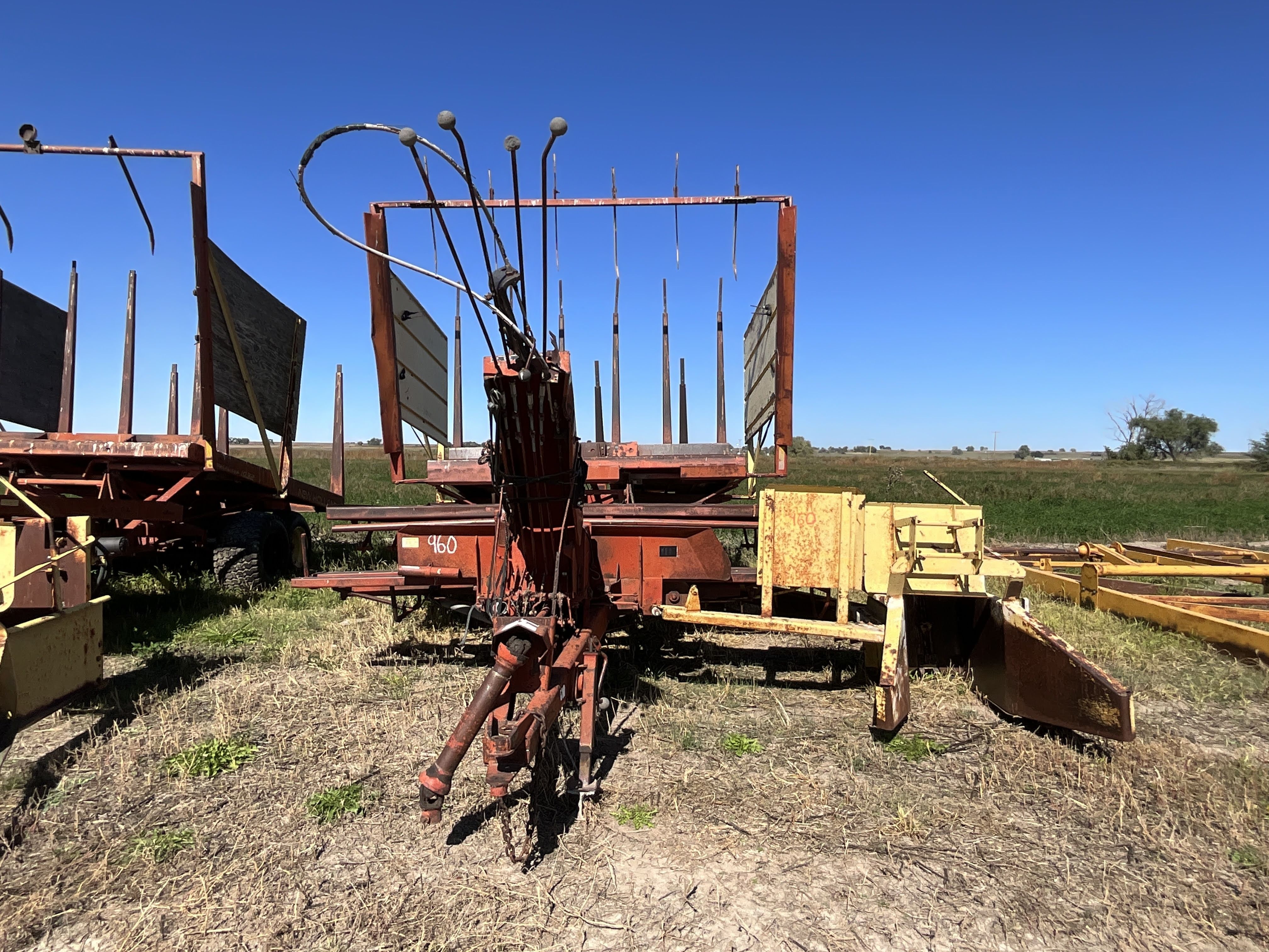 New Holland Stackliner 1037 Equipment Image0