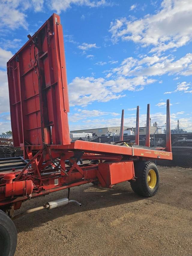 Image of New Holland 1048 equipment image 4