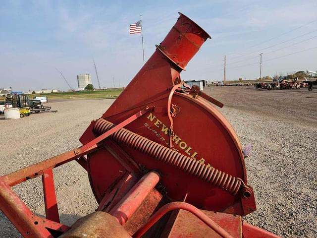 Image of New Holland 24 equipment image 4