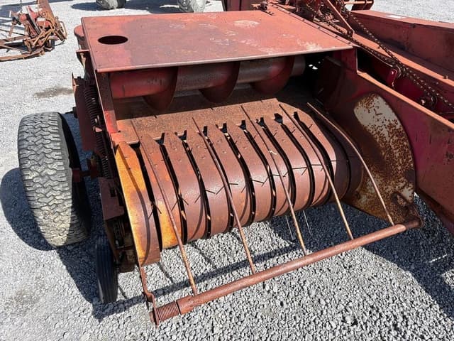 Image of New Holland Super 66 equipment image 3