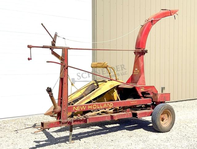 Image of New Holland 717 equipment image 1