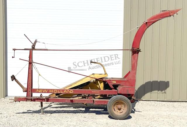 Image of New Holland 717 equipment image 3