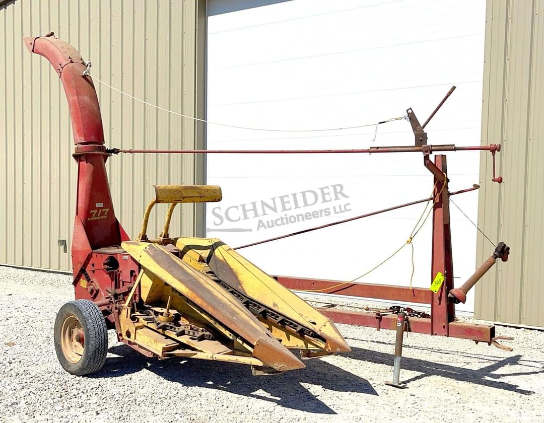 Image of New Holland 717 Primary image
