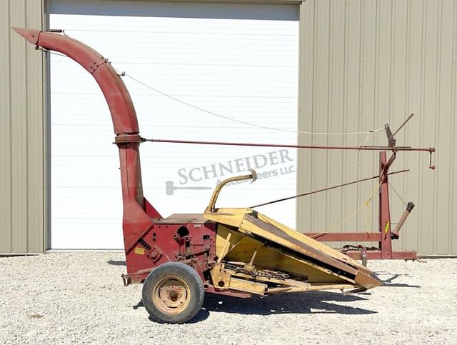 Image of New Holland 717 equipment image 2