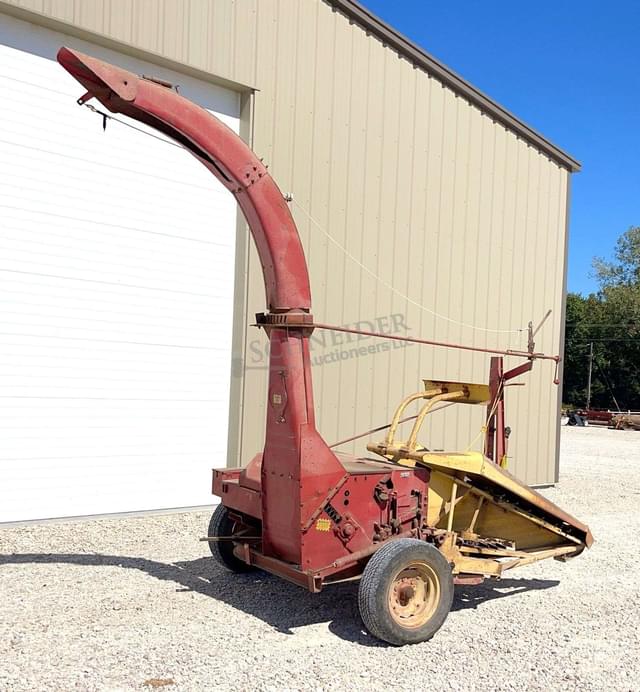 Image of New Holland 717 equipment image 4