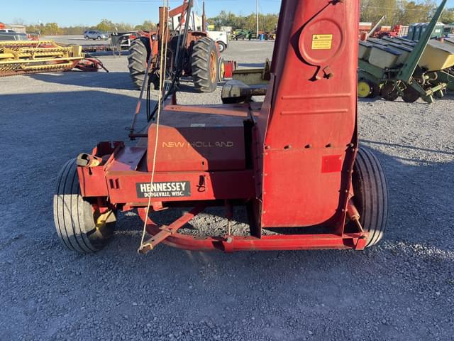 Image of New Holland 717 equipment image 4