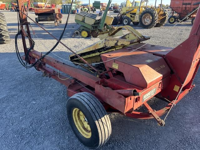 Image of New Holland 717 equipment image 2