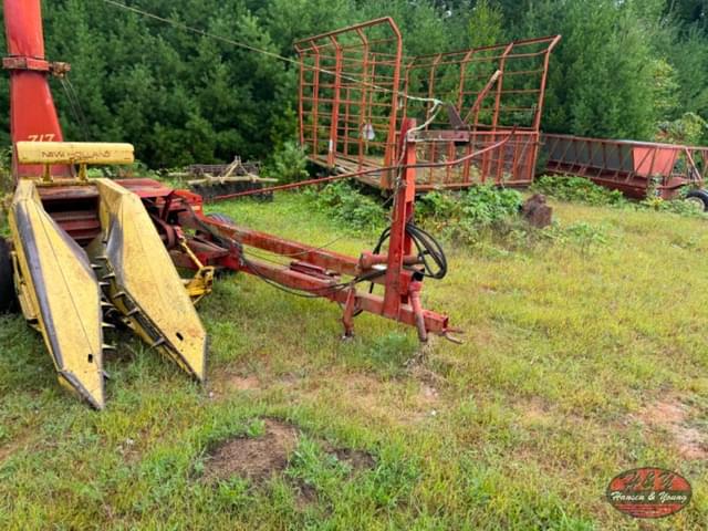 Image of New Holland 717 equipment image 1