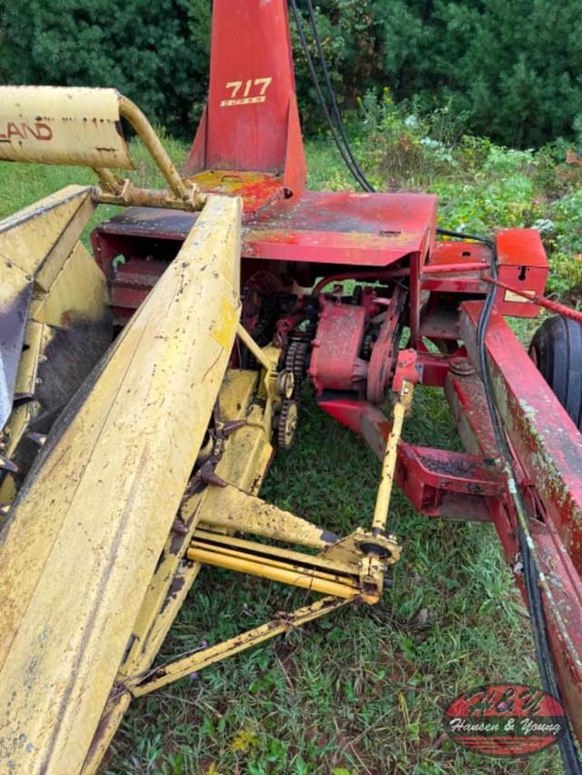 Image of New Holland 717 equipment image 3