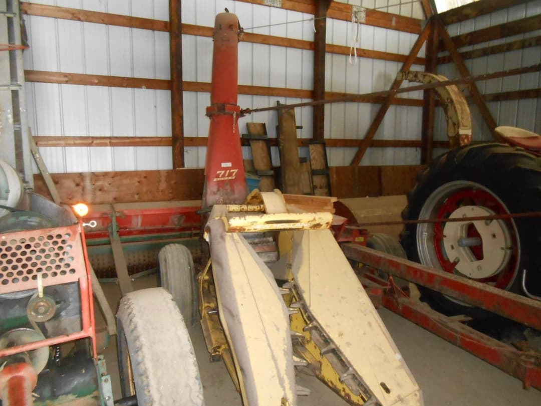 Image of New Holland 717 Primary Image