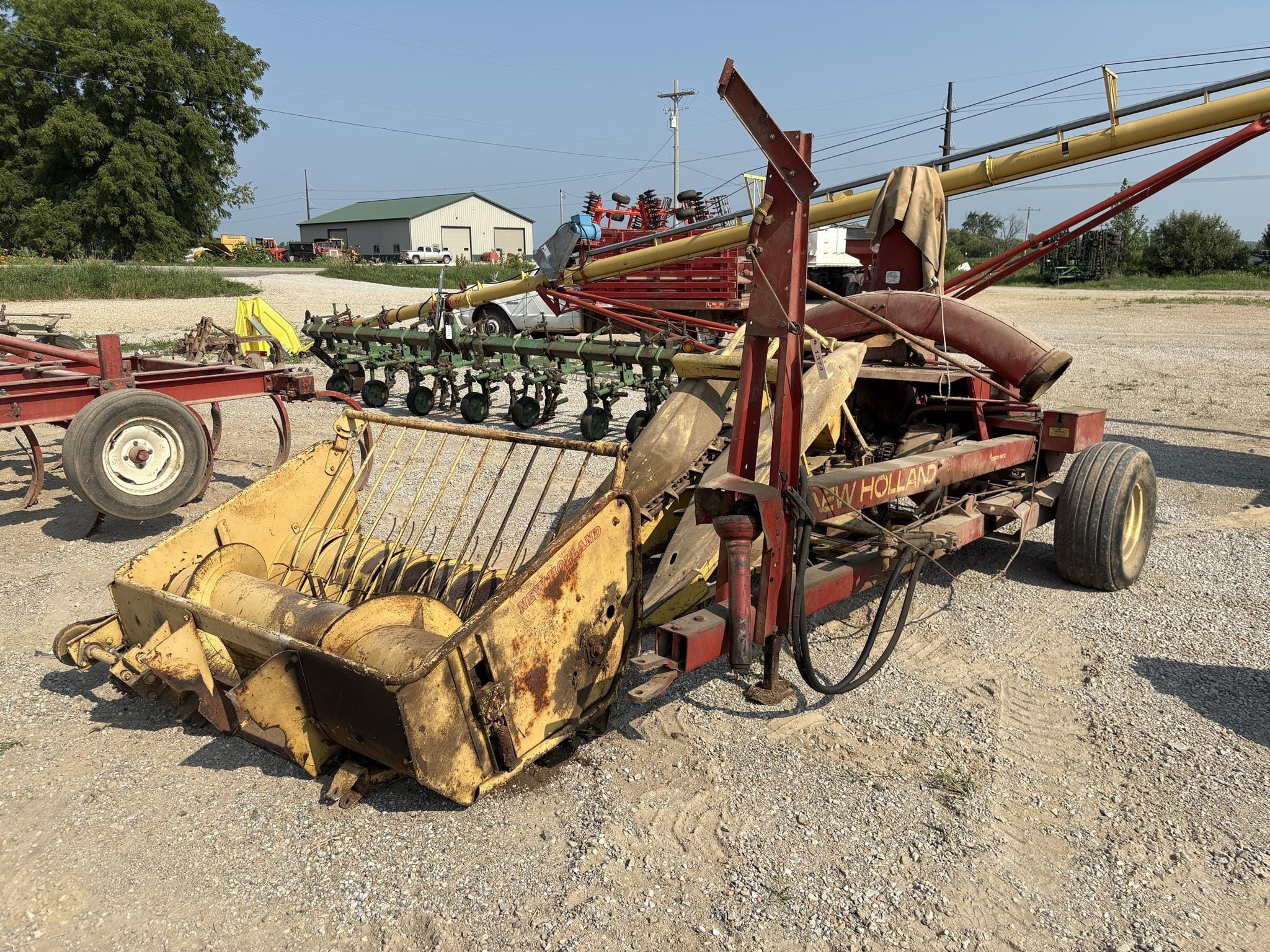 New Holland 717 Equipment Image0