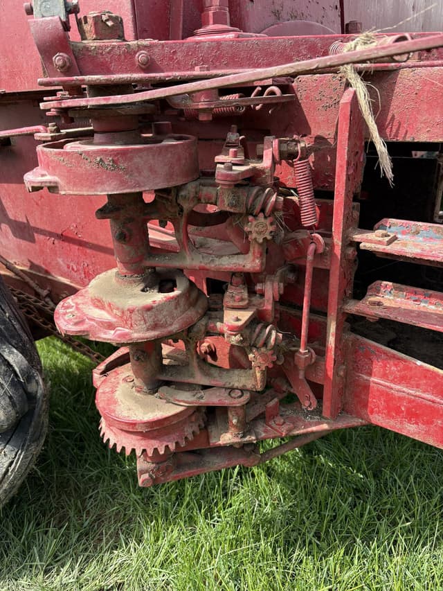 Image of New Holland Super 77 equipment image 2