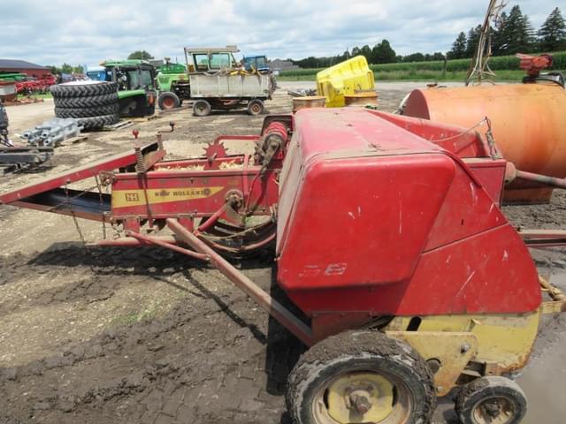 Image of New Holland Super Hayliner 68 equipment image 4